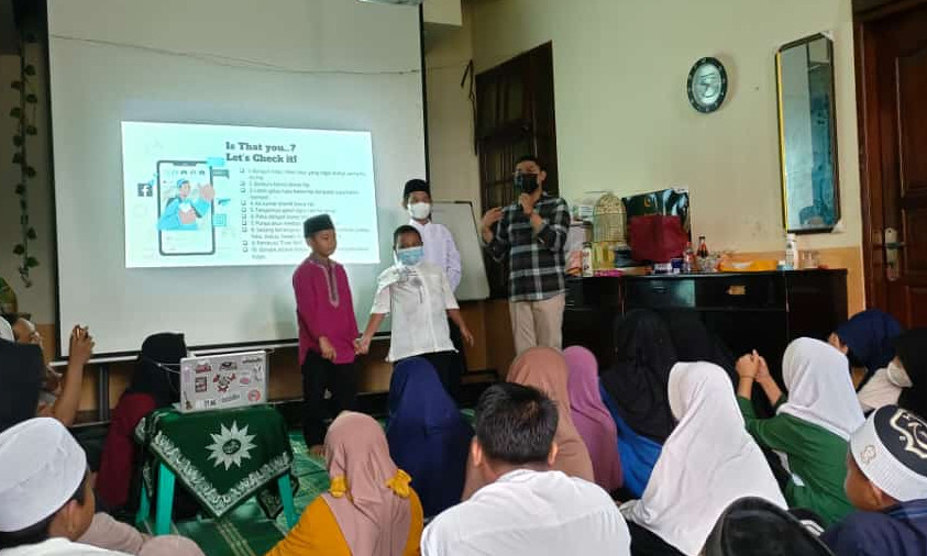Pelatihan Media Digital Untuk Menumbuhkan Revolusi Mental Remaja Panti Asuhan Aisyiyah