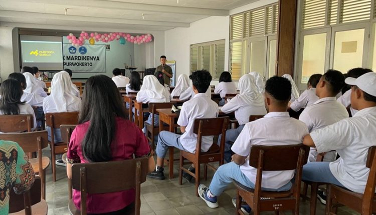 Universitas BSI Berikan Seminar Personal Branding Di Sosial Media Kepada Siswa SMK Mardikenya Purwokerto