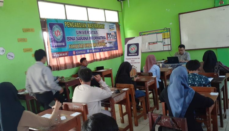 Dosen Universitas BSI Berikan Pelatihan Korespondensi
