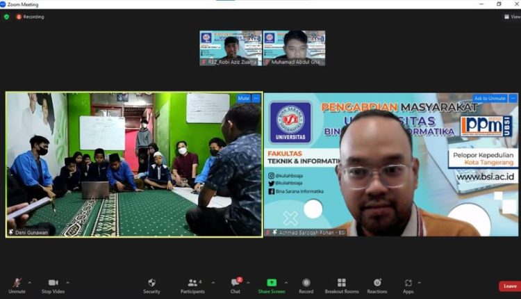 Dosen Universitas BSI Beri Pelatihan