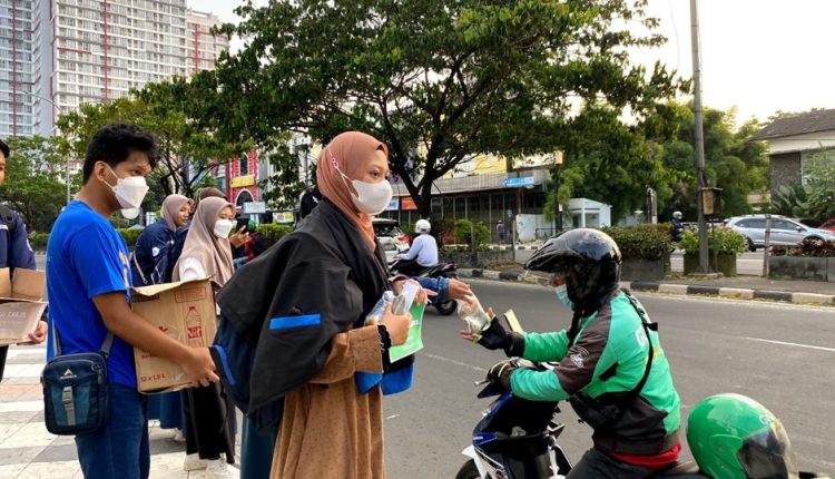 Berbagi Berkah, UKM Rohis Universitas BSI Berbagi Takjil