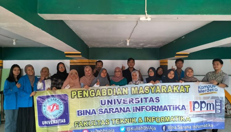 Dosen Universitas BSI Berikan Cara Pemanfaatan Teknologi Informasi Bagi PKK RW 06 Tegal Parang