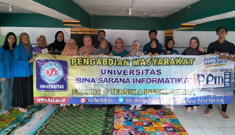 Dosen Universitas BSI Berikan Cara Pemanfaatan Teknologi Informasi Bagi PKK RW 06 Tegal Parang