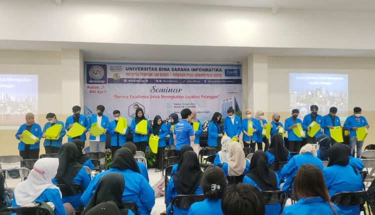Berikan Gambaran Mengenai Proses Pelayanan Di Lapangan Melalui Seminar Service Excellence