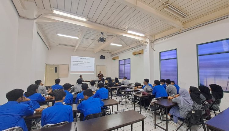 Seminar Tugas Akhir HMTK Universitas BSI Mengoptimalkan Keberhasilan Penyusunan Tugas Akhir
