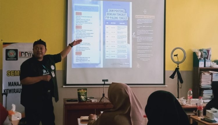 Dosen Universitas BSI Mengadakan Pelatihan Optimasi Penggunaan Tik Tok untuk Meningkat Omset Usaha UMKM RasaDewa Indonesia Depok
