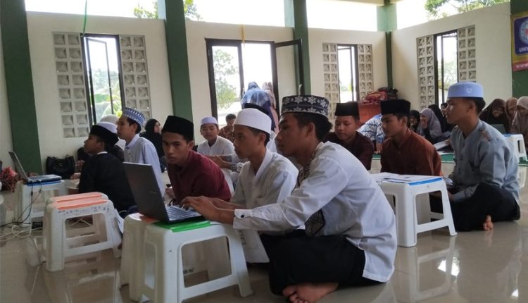 Dosen Universitas BSI Berikan Pelatihan Pembuatan Bahan Presentasi Menarik Dengan Ms. Power Point