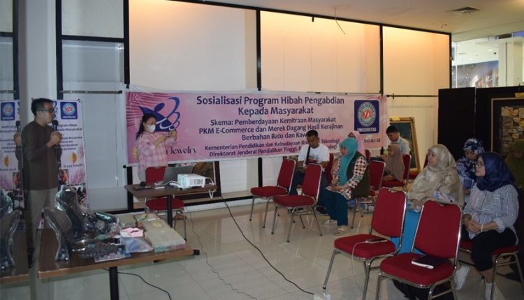 Dosen Universitas BSI Berikan Sosialisasi E-Commerce Bagi UMKM Untuk Pengembangan Usaha