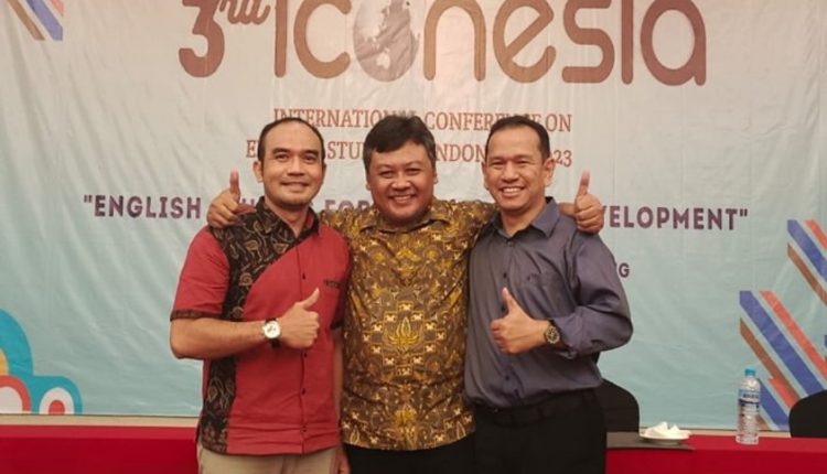 rapat kerja esai