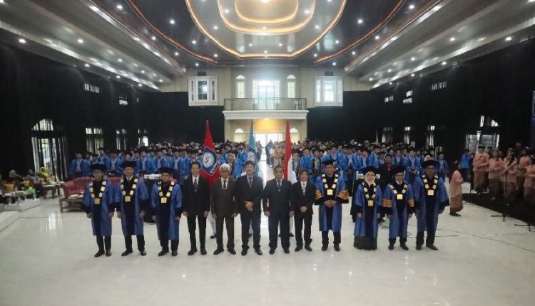 wisuda ke-16