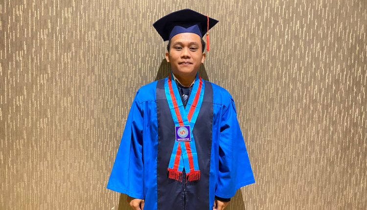 Lulusan Sistem Informasi Menjadi Wisudawan Berprestasi di Wisuda ke-17 Universitas BSI kampus Tasikmalaya