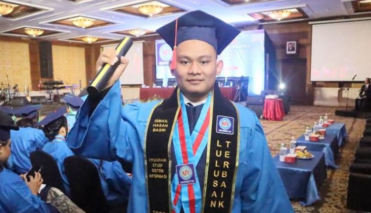 Raih IPK 4.00, Ismail Hasan Basri Dinobatkan Menjadi Wisudawan Terbaik