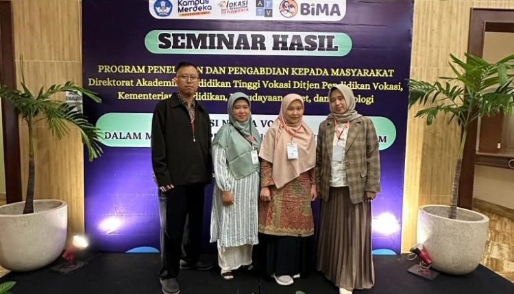 Tim Hibah Universitas BSI Raih Penghargaan Sebagai Penyaji dan Poster Terbaik di Forum Seminar Penelitian dan Pengabdian Masyarakat
