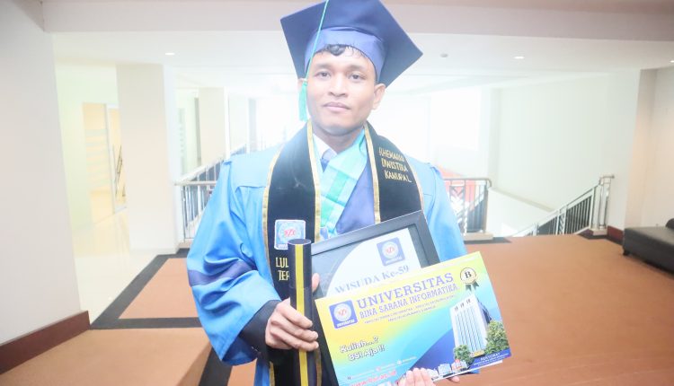 Rhemario Wisudawan Terbaik Prodi Manajemen Berbagi Tip dan Trik Selama Menjalani Kuliah