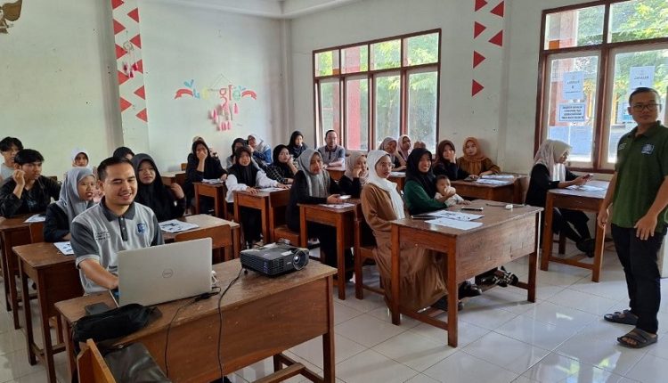 Program Studi Sistem Informasi Akuntansi Beri Pelatihan