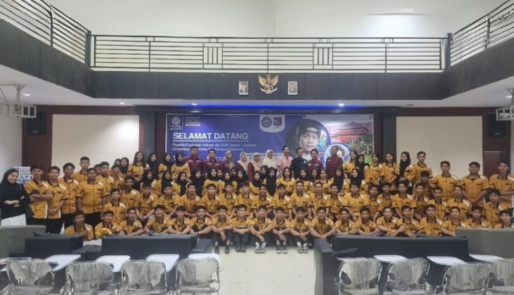 kunjungan industri
