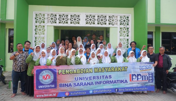 Dosen Bahasa Inggris Beri Pelatihan