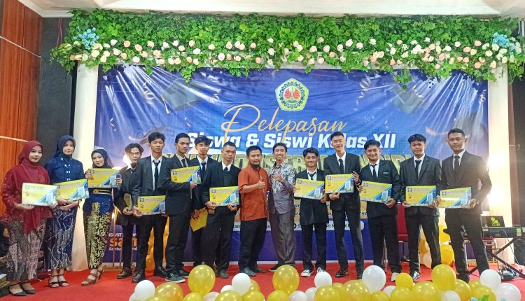Universitas BSI Kampus Karawang Berikan Beasiswa untuk Lulusan Terbaik SMK Industri Mandiri