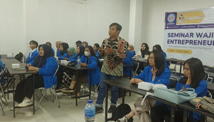 Hadirkan CEO Betukang.id,Universitas BSI Pontianak Sukses Gelar Seminar Wajib Entrepreneur 2024