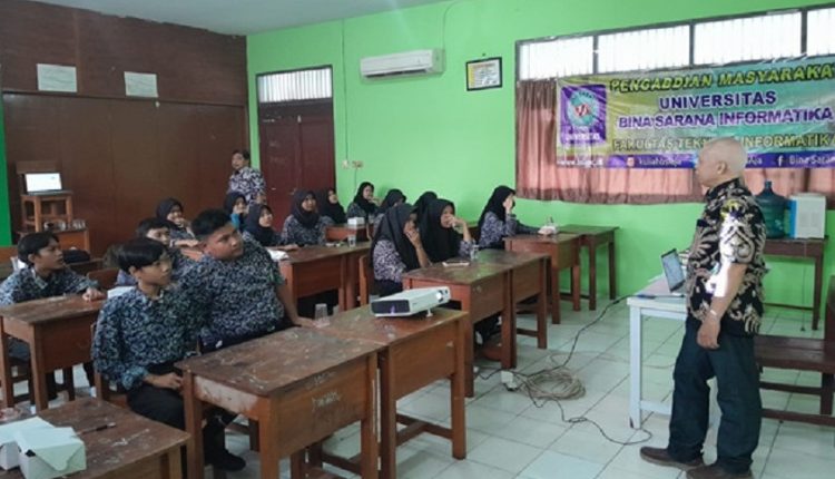 Dosen FTI Universitas BSI Beri Pelatihan