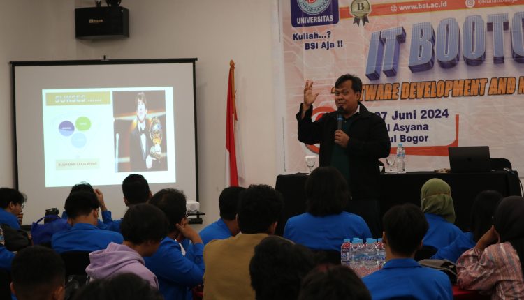 Dekan FTI Universitas BSI Berikan Motivasi Mahasiswa Di Kegiatan IT Bootcamp 2024