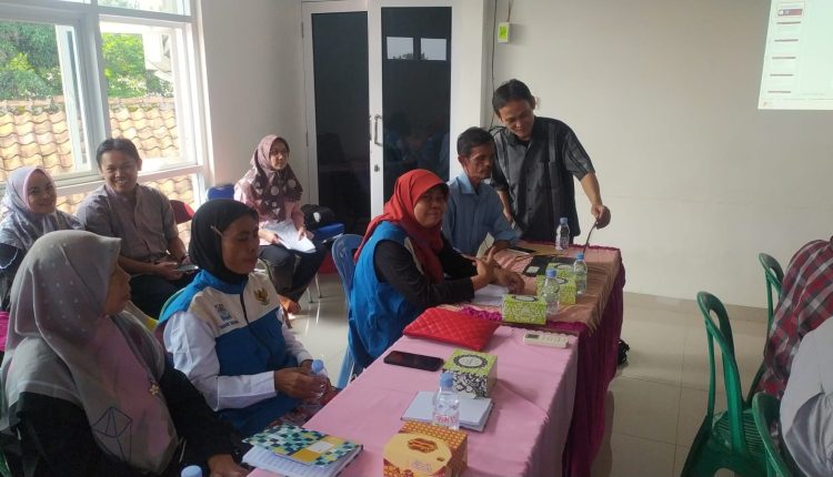 Dosen Universitas BSI Berikan Pelatihan Penataan Arsip Kantor Pada Lembaga Bantuan Hukum Hade Indonesia Raya Cibinong