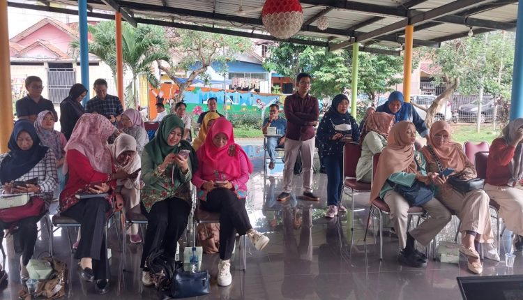 Dosen Universitas BSI Berikan Pelatihan Pembuatan Laporan Kegiatan Dengan Aplikasi CapCut Bagi Pengelola RPTRA Cibubur Berseri Jakarta Timur