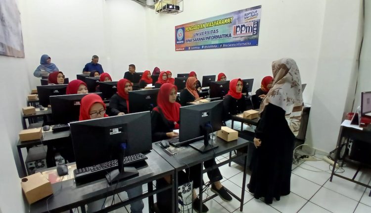 Dosen Universitas BSI Berikan Pelatihan Mail Merge Kader Kelurahan Gudang Bogor