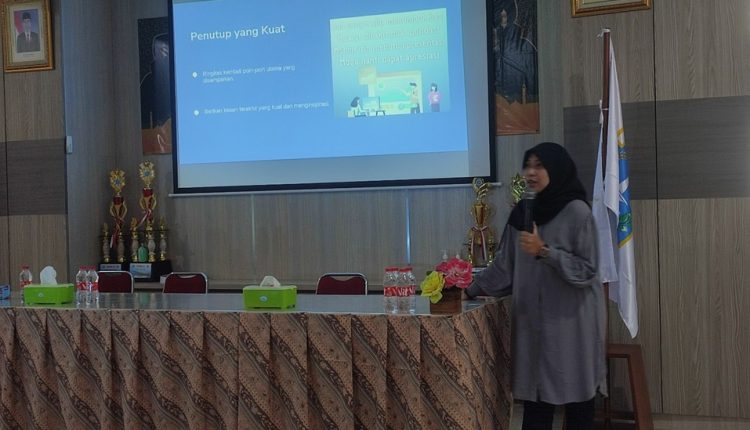 Dosen Universitas BSI Pelatihan Membangun Kompetensi Digital Untuk Pengelola Rptra Dahlia Kelapa Dua Wetan Oleh Universitas BSI
