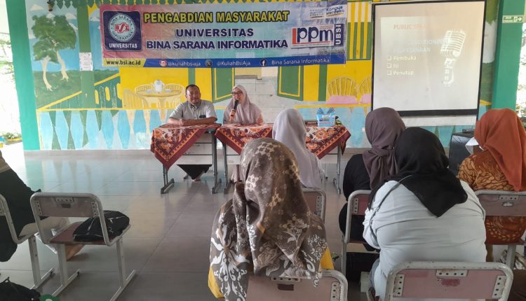 Dosen Universitas BSI Berikan Pelatihan Peningkatan Public Speaking Bagi Tim Penggerak PKK Bambu Apus Jakarta