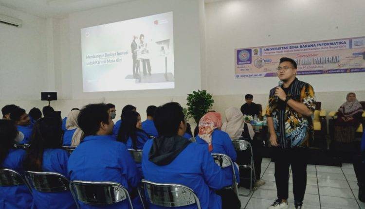Seminar Menjadi Ajang Mahasiswa Prodi Sistem Informasi Pamerkan Inovasi dan Karya