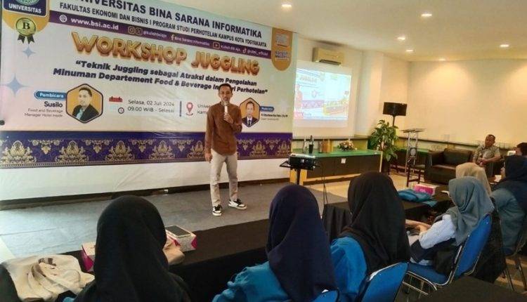 Lengkapi Pembajaran, Mahasiswa Prodi Perhotelan Universitas BSI Ikuti Teknik Jugling