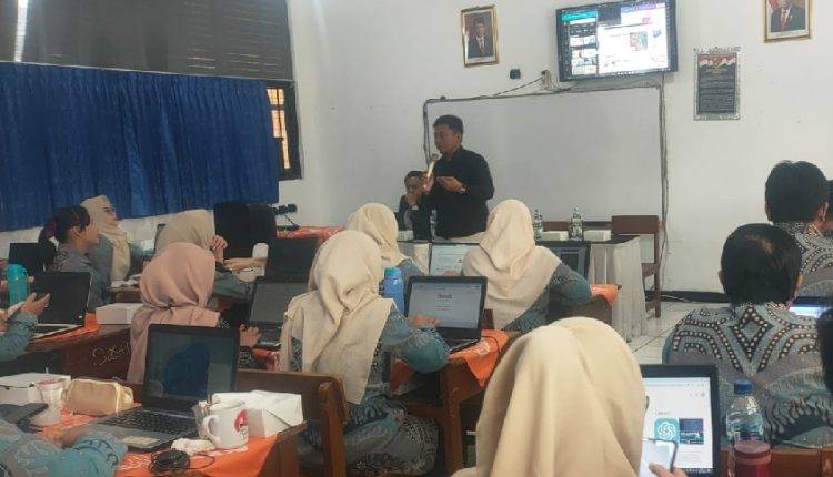Univesitas BSI Kampus Pemuda Bantu Meningkatkan Kurikulum Dengan AI di SMK Barunawati