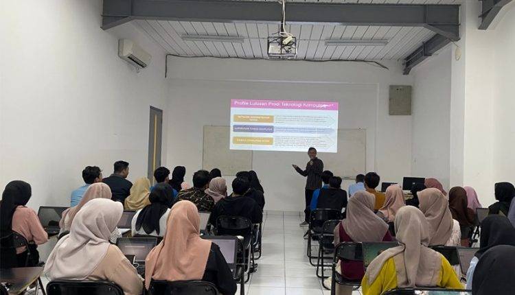 Lebih Percaya Diri Ikut Serkom, Mahasiswa Prodi Teknologi Komputer Ikuti Pembekelan