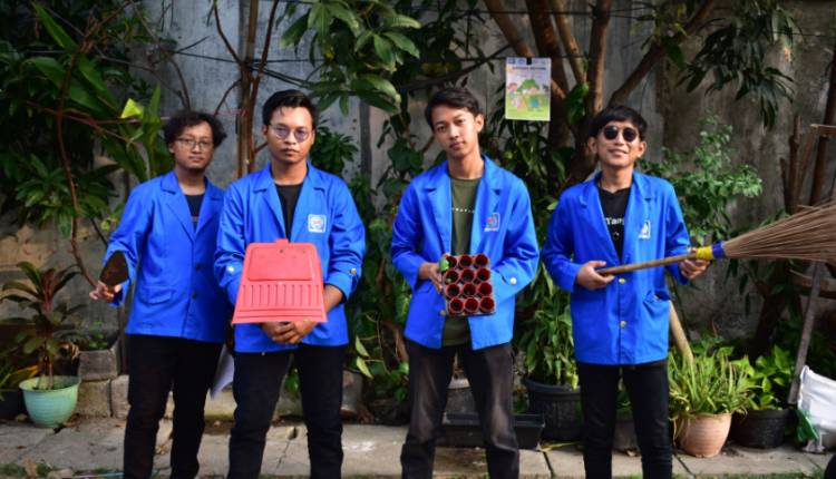 "Melalui kegiatan gotong royong ini, kami ingin menunjukkan bahwa mahasiswa tidak hanya berkutat dengan kegiatan akademis di dalam kampus, tetapi juga berperan aktif dalam menjaga dan merawat lingkungan sekitar. Harapannya, kegiatan ini dapat menjadi contoh dan inspirasi bagi masyarakat untuk lebih peduli terhadap kebersihan dan kelestarian lingkungan," ujar Numan.