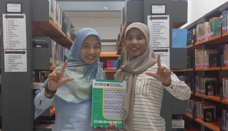 Perkaya Referensi Junal Bagi Mahasiswa, Prodi Perhotelan Universitas BSI Menyerahkan Jurnal Cetak Ke Perpustakaan