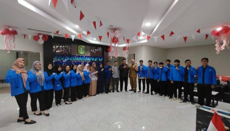 17 mahasiswa