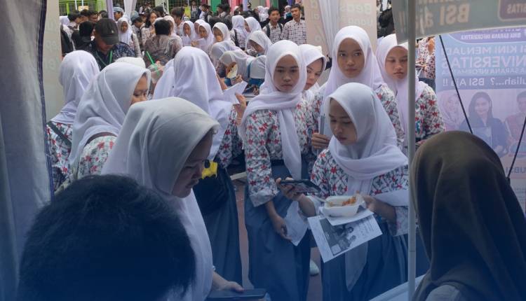 Kunjungan Ramai di Stand Universitas BSI Kampus BSD, Siswa SMKN 1 Tangerang Selatan Tunjukkan Antusiasme di Job dan Edu Fair