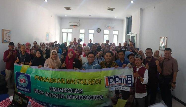 Dosen Universitas BSI Berikan Pelatihan Desain Promosi Produk Pada UMKM Susukan Ngahiji Menggunakan Aplikasi Canva