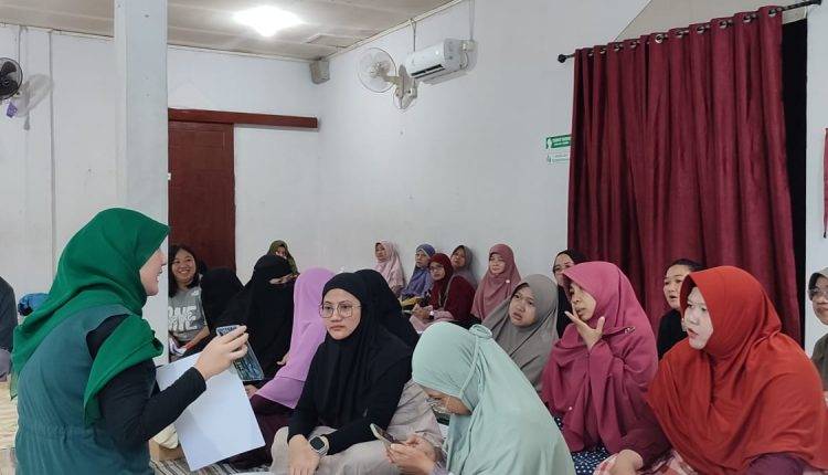 Dosen Universitas BSI Selenggarakan Pelatihan Digital Marketing untuk Ibu-Ibu di Perum Greenery Permai