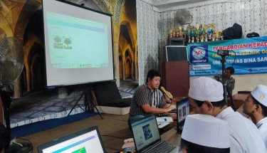 Pelatihan Canva oleh Dosen Universitas BSI Membuka Peluang Kreatif untuk Anak Yatim Piatu di Tegal Parang