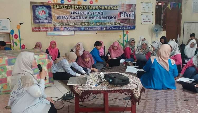 Dosen Universitas BSI Berikan Pelatihan Pemanfaatan Teknologi Untuk Pencatatan Kas Kelompok Wanita Tani (KWT) RW.01 Kp. Batu Seruni