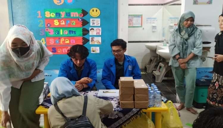 Dosen Universitas BSI memperkenalkan Strategi Content Marketing Influencer Melalui Program Shopee Affiliate pada RPTRA ANNUR