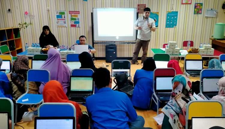 Dosen Universitas BSI Berikan Pelatihan Dasar Microsoft Excel Untuk Meningkatkan Kompetensi Pengurus Dan Staff Pengajar Paud Edelweiss Jakarta Pusat