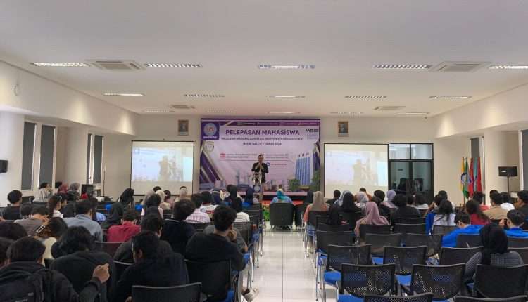 lima mahasiswa