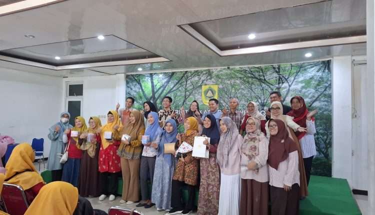 Dosen Universitas BSI Berikan Sosialisasi Membangun Brand Awareness UMKM Kedung Waringin dengan Aplikasi Canva