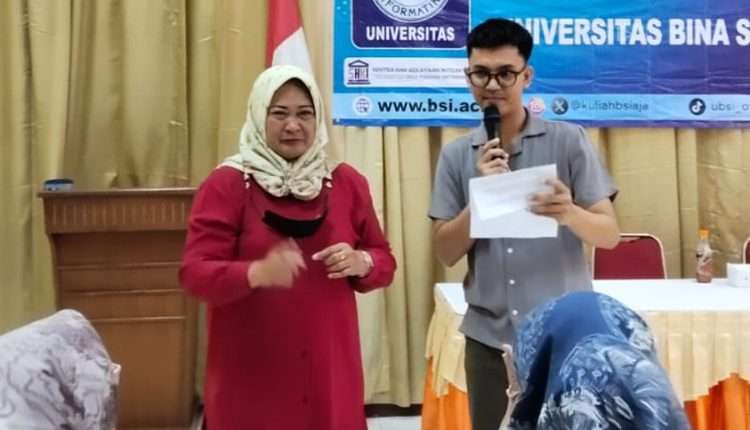 Dosen Universitas BSI Berikan Pelatihan Komunikasi Publik Efektif Bagi Kader PKK Kelurahan Cibubur dalam Mendukung Pemberdayaan Masyarakat