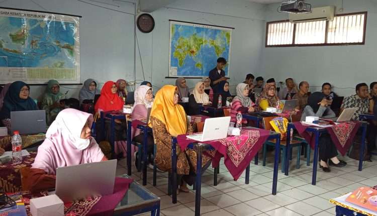 Inovasi Pendidikan! Universitas BSI Kampus Kaliabang dan SMK Bina Siswa Utama Gelar Pelatihan AI untuk Guru