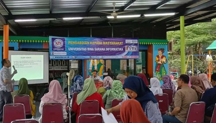 Dosen Universitas BSI Gelar Pelatihan Master Ceremony untuk Bangun Personal Branding Kuat Bersama Mitra PKK RW 005