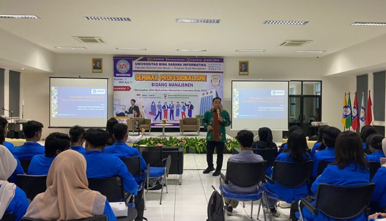 Seminar Profesionalisme Manajemen: Mempersiapkan SDM Unggul untuk Indonesia Emas 2045